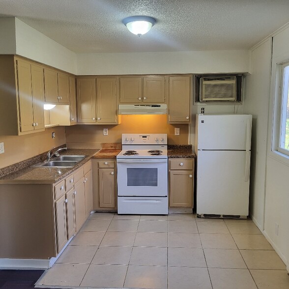 Building Photo - 1019 Colonial Dr