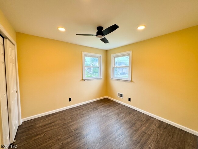Building Photo - 137 Centerton Dr