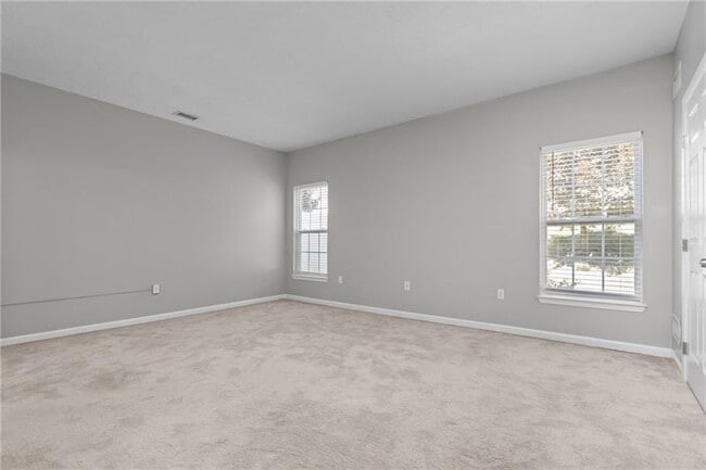 Building Photo - 302 Laurel court