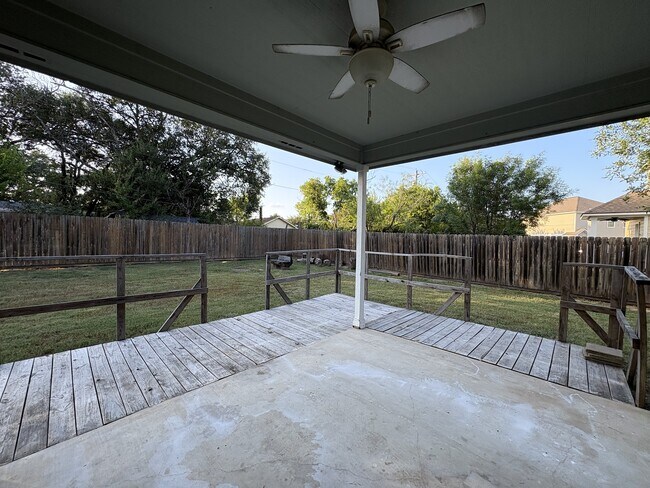 Building Photo - 1601 Lenert Cir