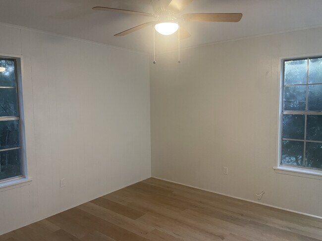 Building Photo - 805 S Bradford St