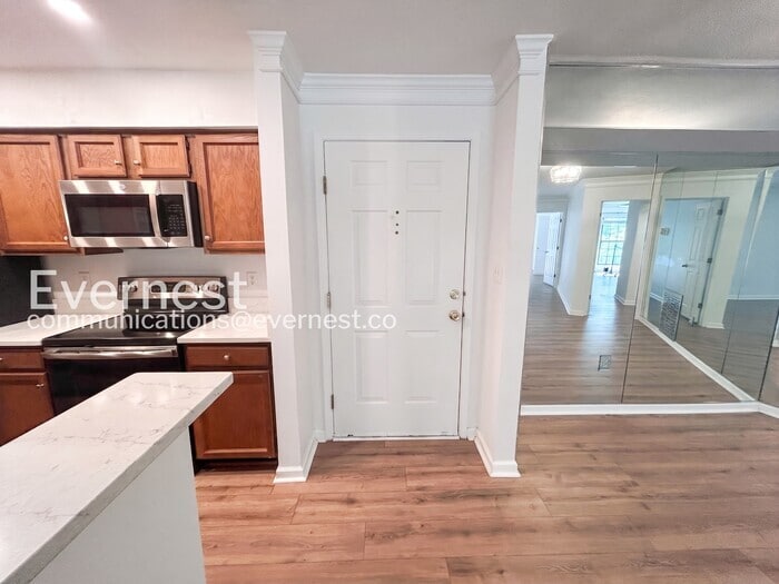Building Photo - 25109 Plantation Dr NE