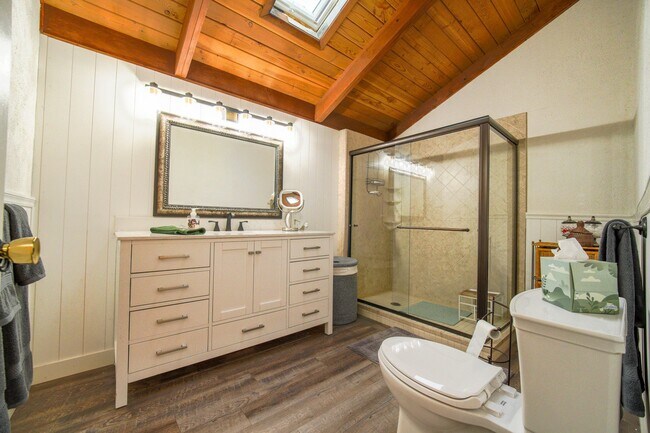 Building Photo - 234 Greenwood Dr
