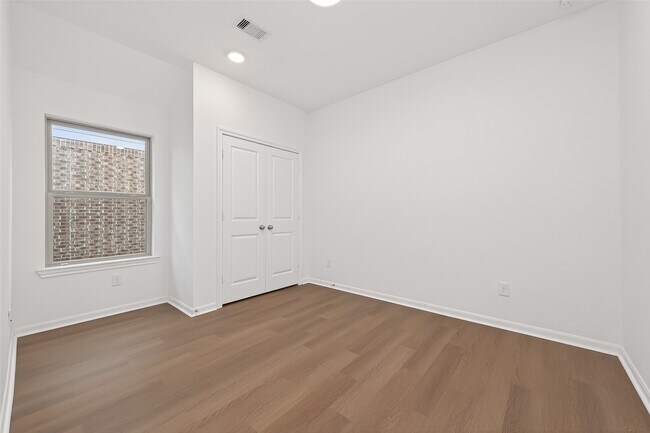 Building Photo - 1410 Cecilia Vines Dr