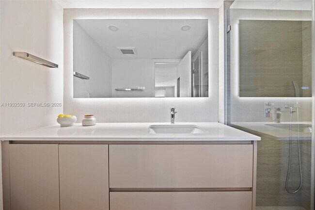 Building Photo - 18151 NE 31st Ct