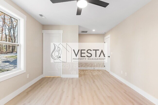 Building Photo - 9 Silent Pl