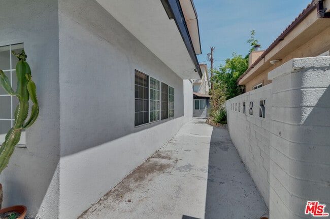 Building Photo - 15013 Hartsook St