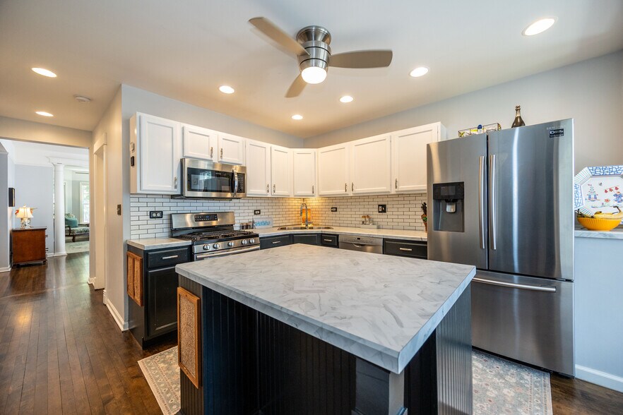 Building Photo - 4836 N Oakley Ave
