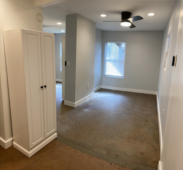 Building Photo - 1312 E 29th St Apt B Downstairs