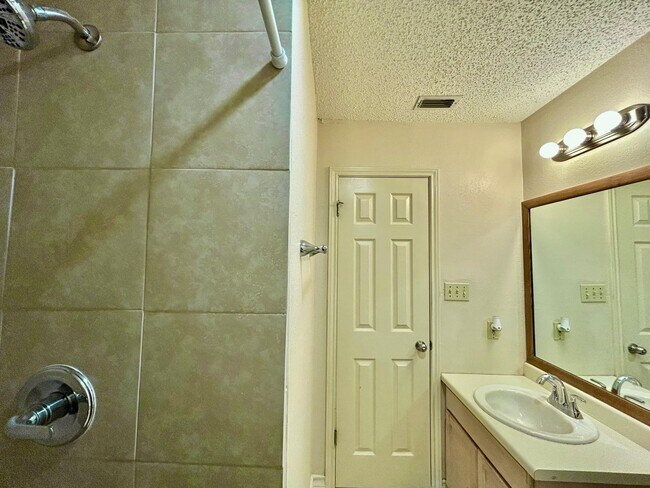 Building Photo - 201 Martingale