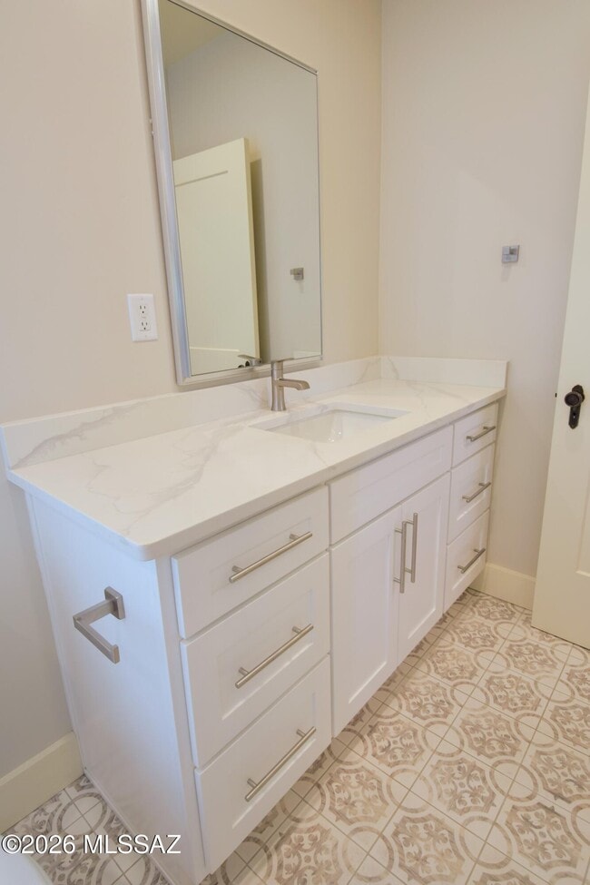 Building Photo - 130 N Cherry Ave