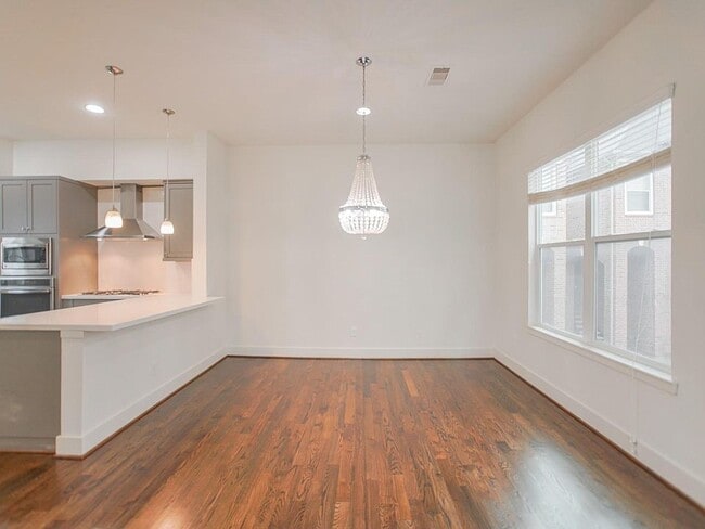 Building Photo - 2004 Rosedale St