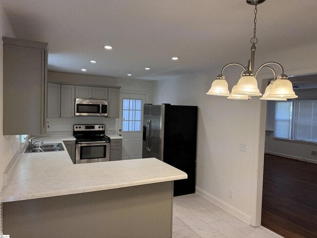 Building Photo - 320 Elaine Ave