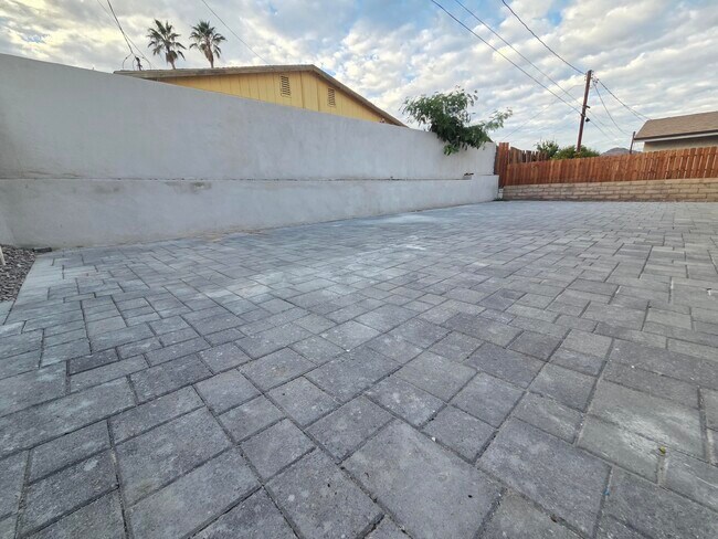 Building Photo - 52641 Avenida Martinez