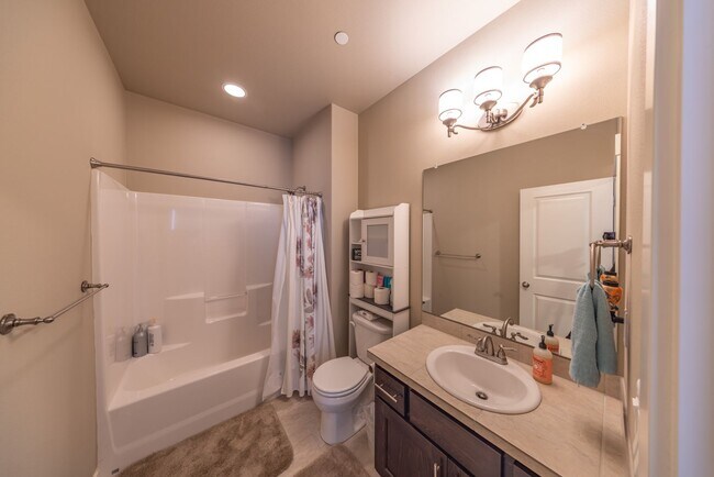 Building Photo - Four Bedroom Home + Bonus & Den in Gated C...