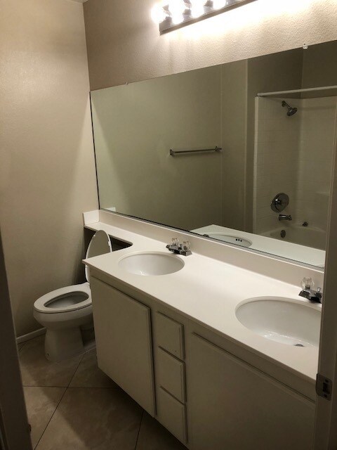 Building Photo - 14051 Catalina Ct