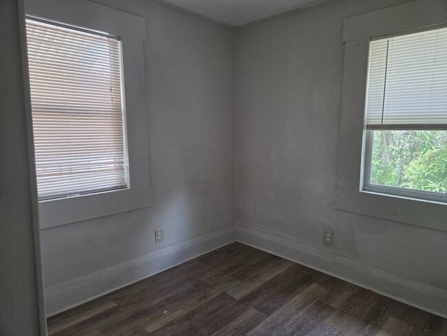 Building Photo - 331 Rose Ave