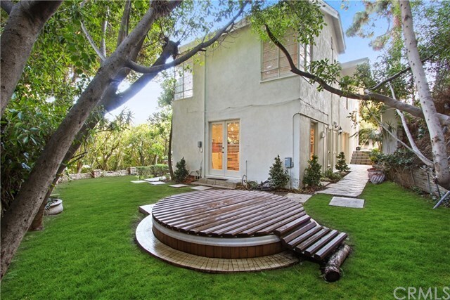 Building Photo - 1440 Sunset Plaza Dr