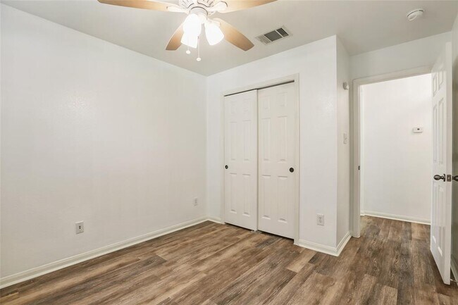 Building Photo - 335 Hidden Brook Ln
