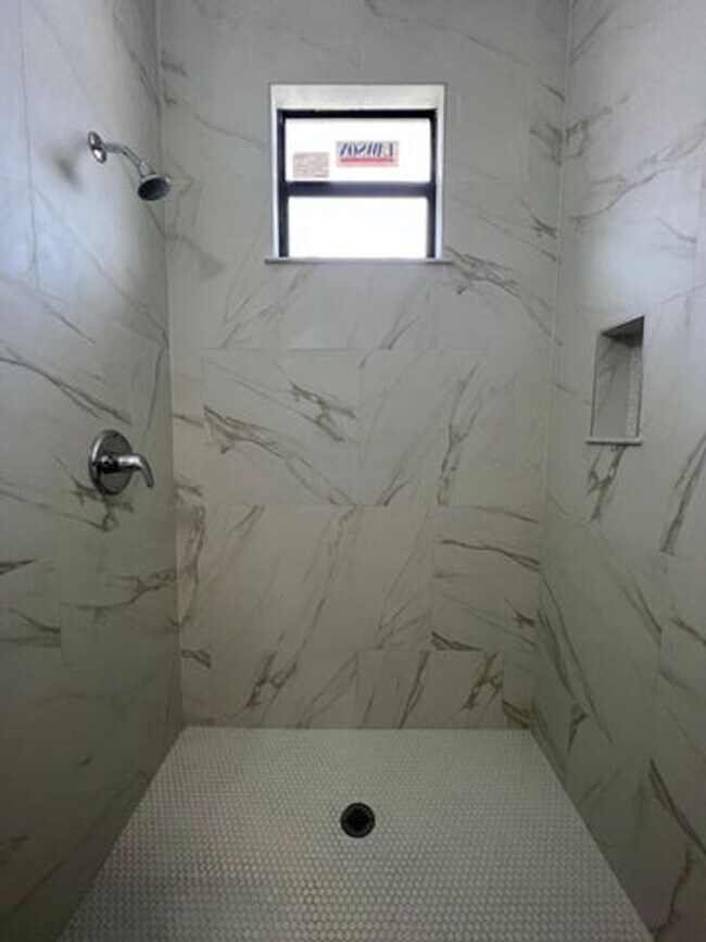 Building Photo - 227 N E St