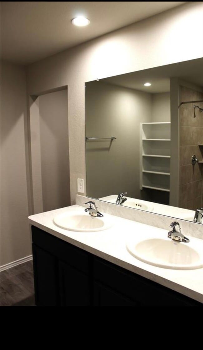 Building Photo - 40643 Creekside Blf Trl