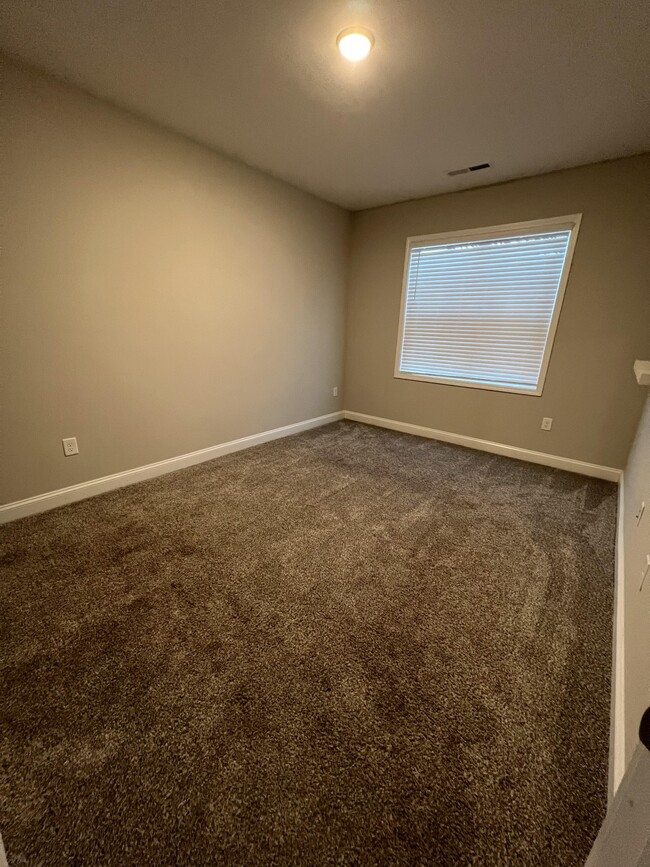 Building Photo - 1006 Gateway Commons Cir