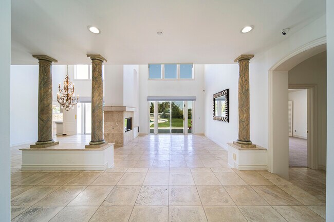 Building Photo - 1160 N Easley Canyon Rd