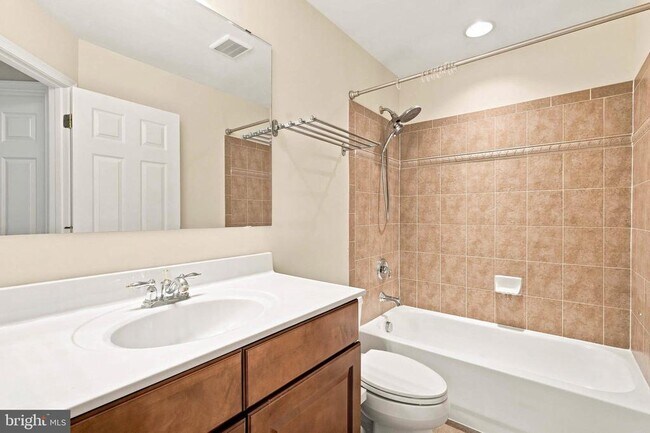 Building Photo - 107 Hearth Ct