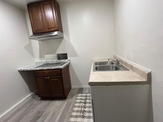 Building Photo - 2144 Bluehaven Ct