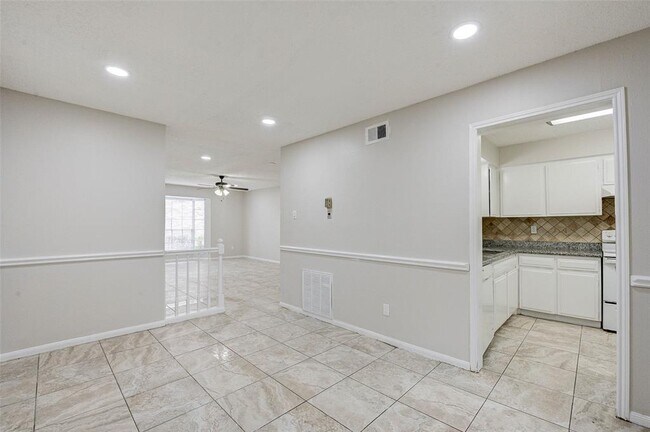 Building Photo - 7900 Westheimer Rd
