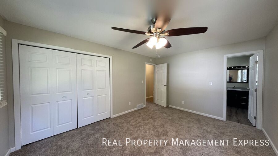 Building Photo - Newly Renovated 5 Bed Home w/ 2-Stall Garage