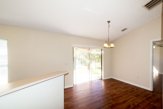 Building Photo - 3/2 in DeLand in quiet area, $1,800