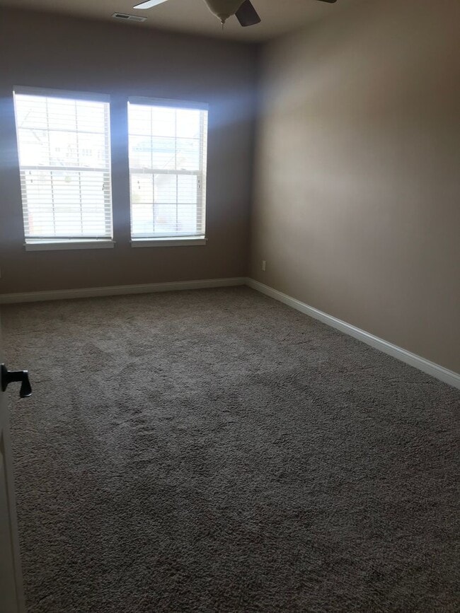 Building Photo - 2725 Northridge Pkwy