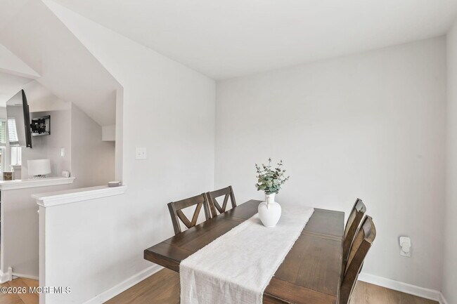 Building Photo - 205 Cyprus Ct