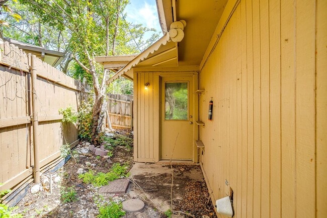 Building Photo - 4517 Compass Ct