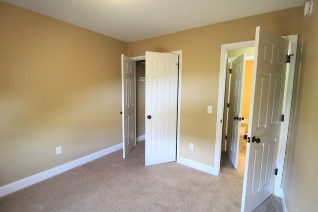 Building Photo - 800 Carson Cir