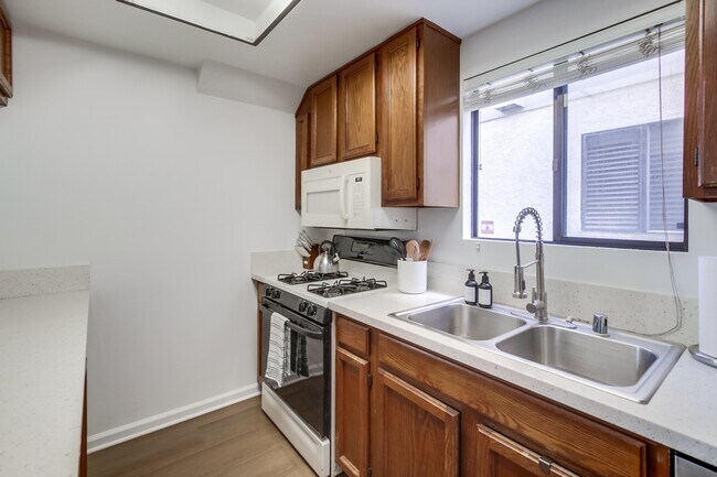 Building Photo - 807 Capistrano Pl