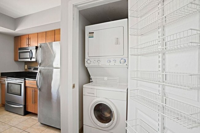 Building Photo - 420 16th St SE