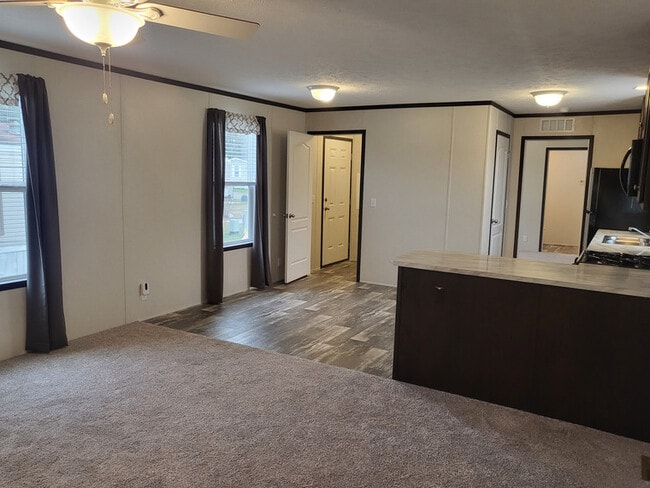 Building Photo - 126 Elm