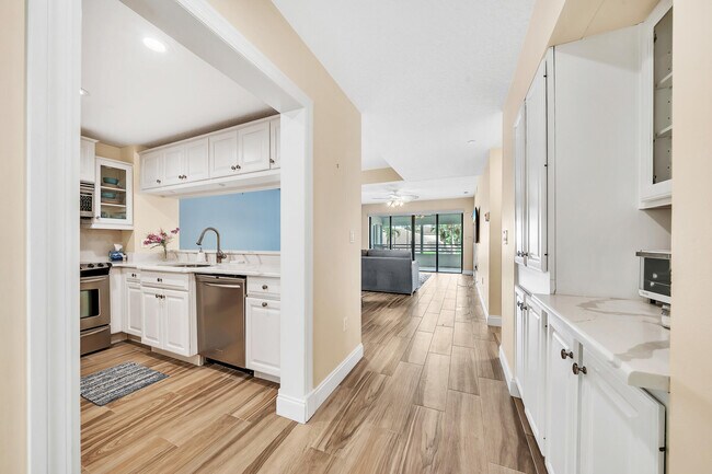 Building Photo - 827 Oak Harbour Dr