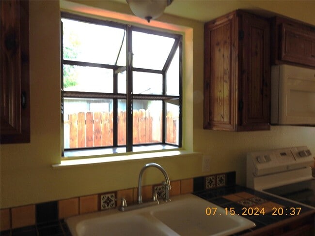 Building Photo - 34819 Lake Point