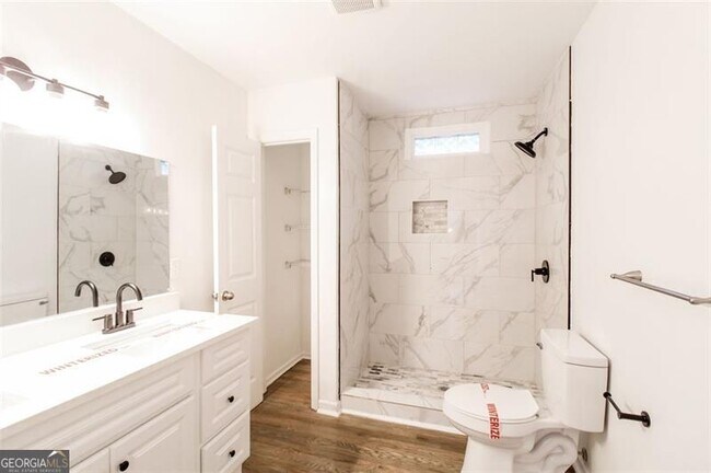 Building Photo - 1070 4th St NW