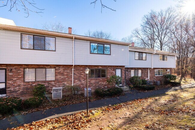 Building Photo - 665 Churchill Dr