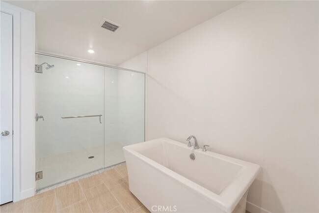 Building Photo - 3211 Rivington