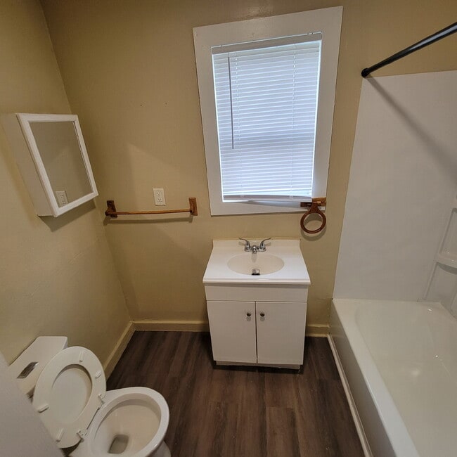 Building Photo - Northwest side 3 bedroom
