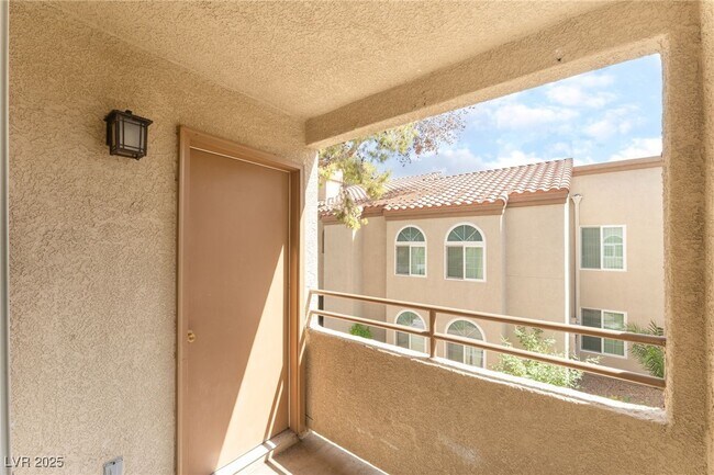 Building Photo - 3145 E Flamingo Rd