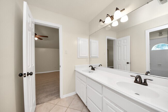 Building Photo - 13614 Ashley Run