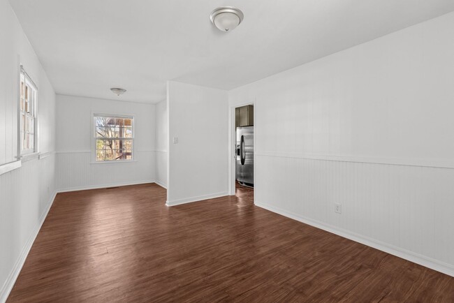 Building Photo - Charming and Newly Renovated 3 Bedroom 1 B...