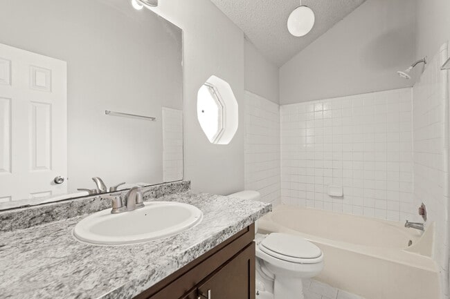 Building Photo - 6319 Southwood Ct N