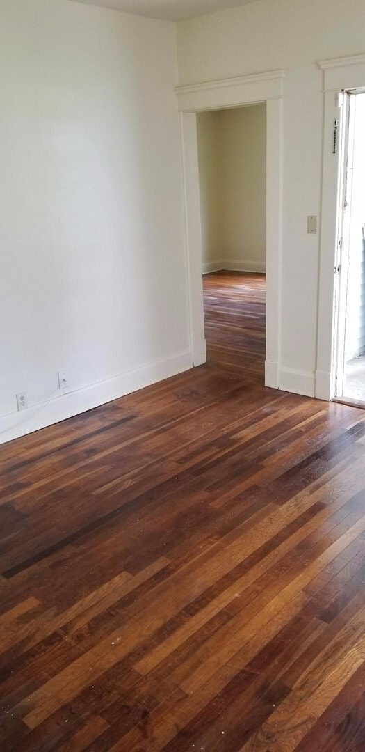 Building Photo - 3 bed, 1.5 bath, fenced yard